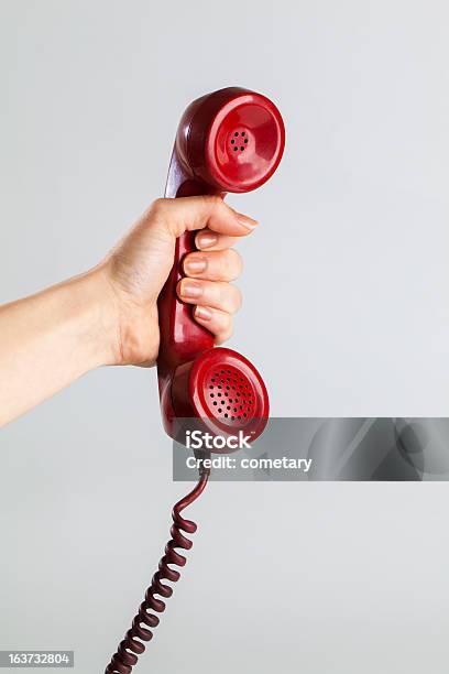 Photo libre de droit de Faire Un Appeler banque d'images et plus d'images libres de droit de Téléphone - Équipement de télécommunication - Téléphone - Équipement de télécommunication, Style rétro, Rouge