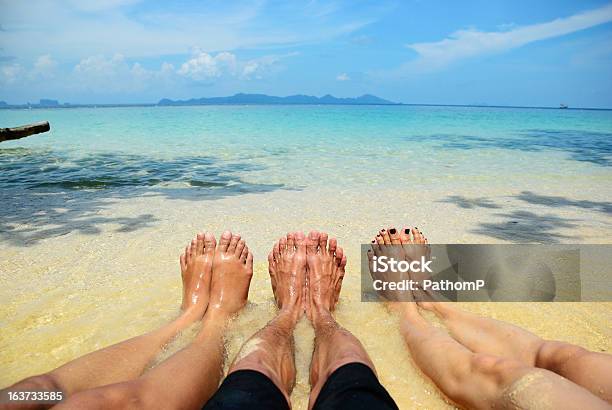 Photo libre de droit de Nhésitez Pas À La Mer banque d'images et plus d'images libres de droit de Cuisse - Jambe humaine - Cuisse - Jambe humaine, Femmes, Mer