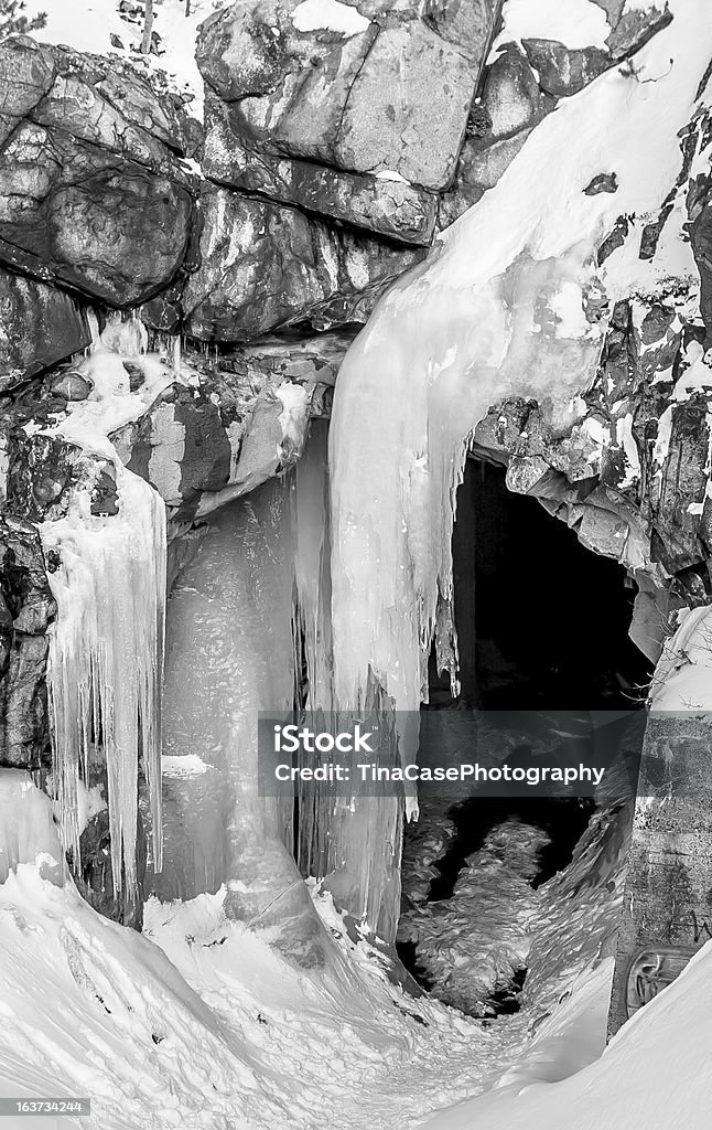 Caverna de gelo - Foto de stock de Exterior royalty-free