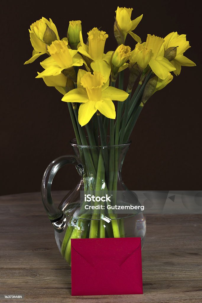 Lederarmband Lilie Blumen in einer Glasvase - Lizenzfrei Biegung Stock-Foto