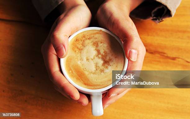 Foto de Xícara De Cappuccino e mais fotos de stock de Bebida - Bebida, Bebida com espuma, Beleza