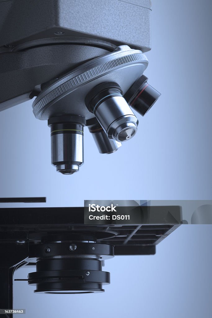 Microscopio di ricerca - Foto stock royalty-free di Analizzare