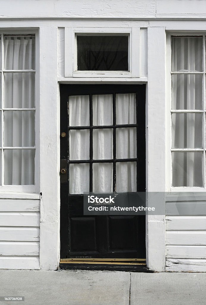 Crooked antigua puerta - Foto de stock de Arquitectura libre de derechos