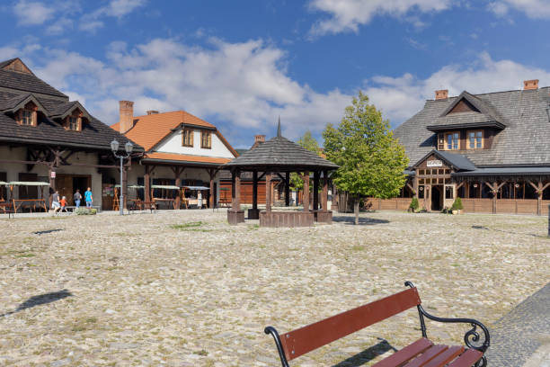 reconstruction of galician small town from the turn of the 19th and 20th centuries, sadecki ethnographic park, nowy sacz, poland - nowy sacz imagens e fotografias de stock