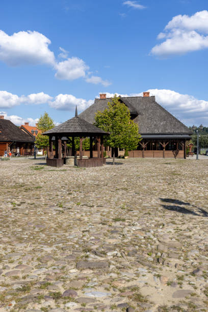reconstruction of galician small town from the turn of the 19th and 20th centuries, sadecki ethnographic park, nowy sacz, poland - nowy sacz imagens e fotografias de stock