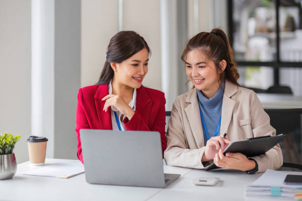 istock Two business women are discussing and exchanging knowledge on graphs and finance data. 1637388029