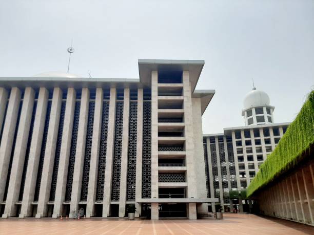 istock The Istiqlal mosque 1637418831
