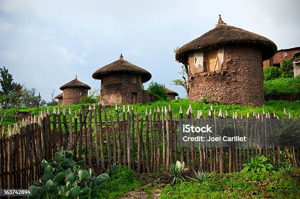 Telhado De Palhatradicionais Casas Em Lalibela Etiópia - Fotografias de stock e mais imagens de Etiópia