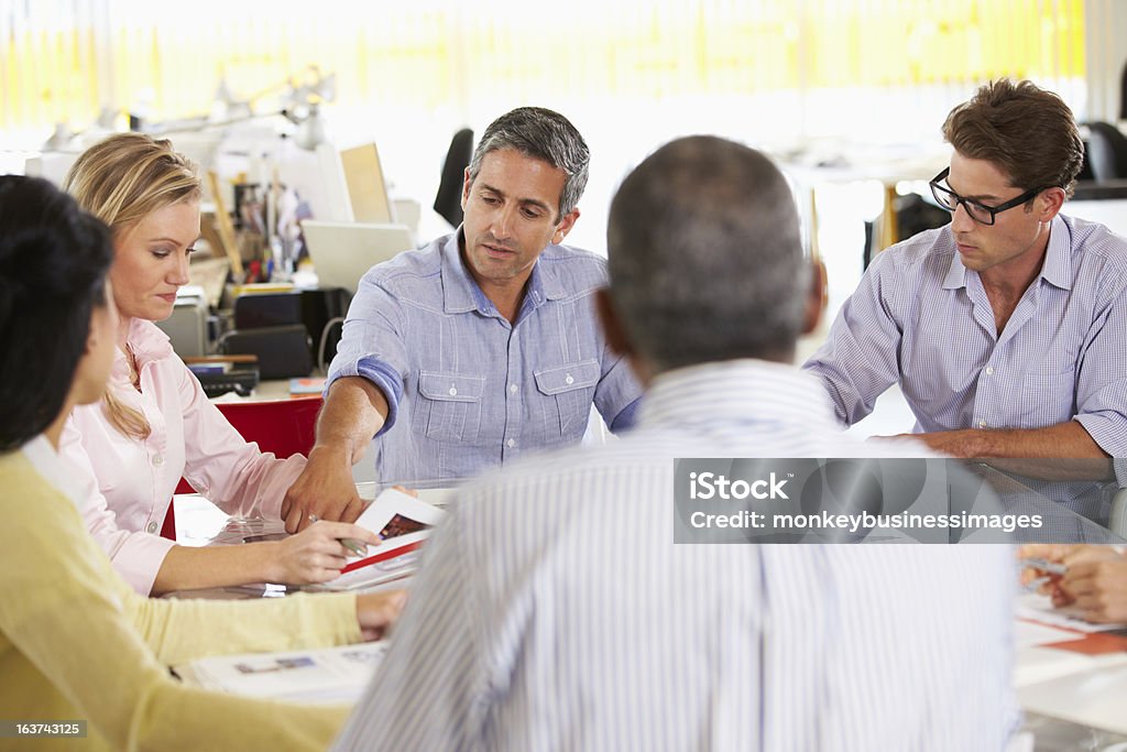 Team Meeting im Büro - Lizenzfrei Entspannung Stock-Foto