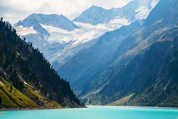 istock Autumn Austrian Alps mountain lake 163743247