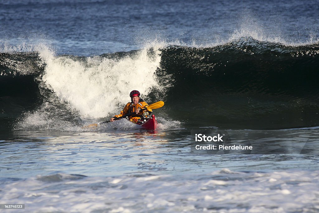 Kayak in azione - Foto stock royalty-free di Adrenalina
