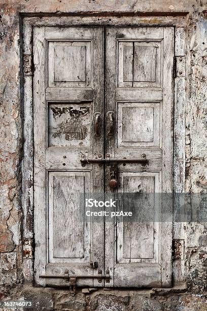 Photo libre de droit de Porte En Bois banque d'images et plus d'images libres de droit de A l'abandon - A l'abandon, Antique, Architecture