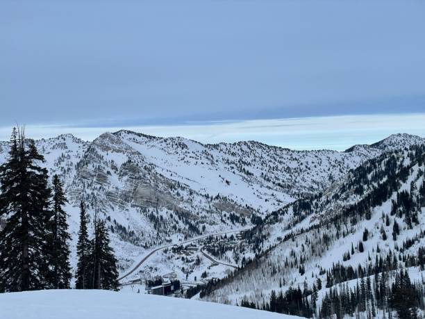 istock Winter vacation ski resort 1637466713