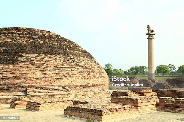 Pilares De Ashoka Foto de stock y más banco de imágenes de Ciudades capitales - Ciudades capitales, Columna arquitectónica, India