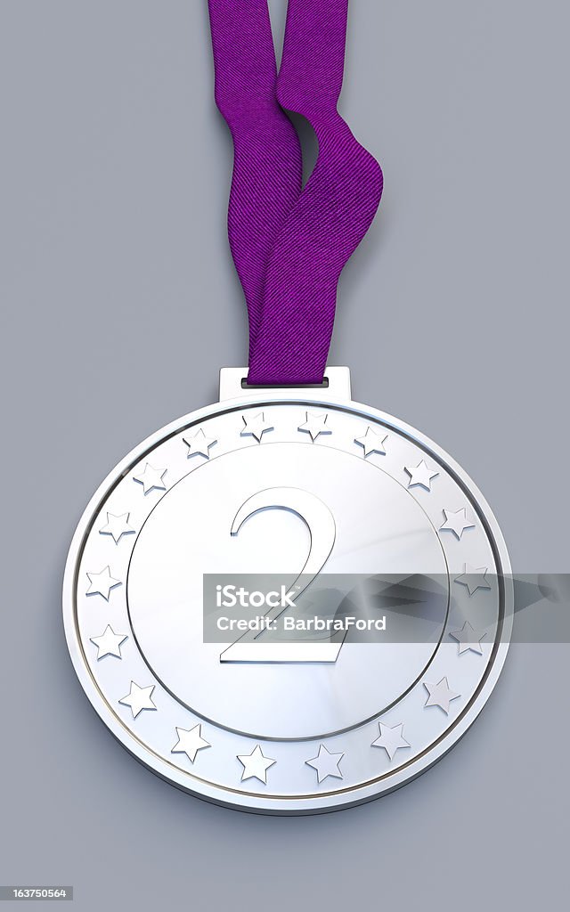 Medaglia d'argento con nastro viola in un numero - Foto stock royalty-free di Argentato
