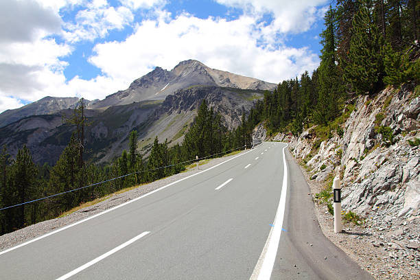 svizzera-alpine road - graubunden canton foto e immagini stock