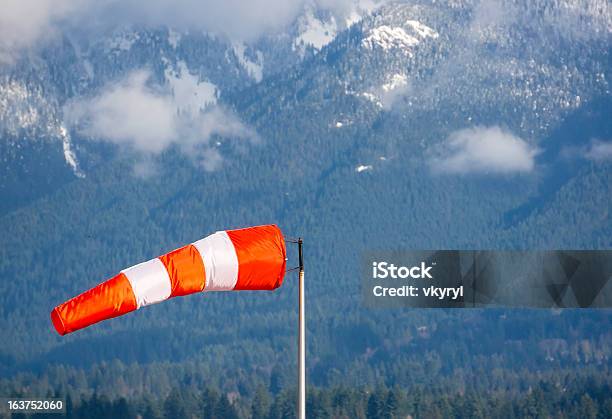 Cono De Viento Foto de stock y más banco de imágenes de Aire libre - Aire libre, Cono, Dirección