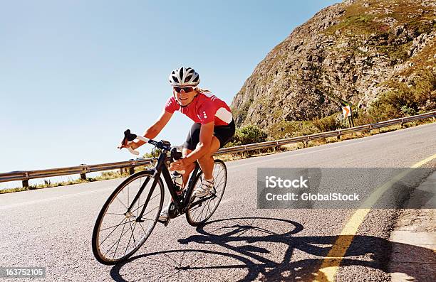 Podnosić Tempo - zdjęcia stockowe i więcej obrazów Bicykl - Bicykl, Jeździć na rowerze, Droga