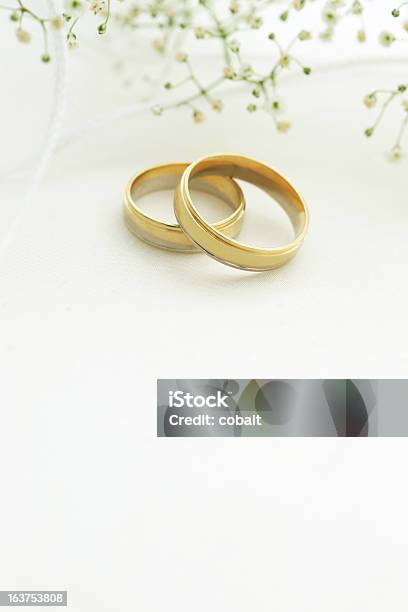 Foto de Alianças De Casamento Series e mais fotos de stock de Aliança de casamento - Aliança de casamento, Amor, Anel - Joia