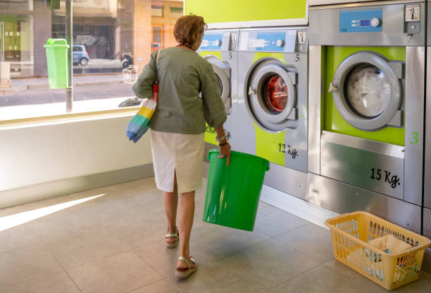 istock An elderly woman in a laundromat 1637556389