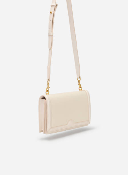 istock women's handbags 1637593833