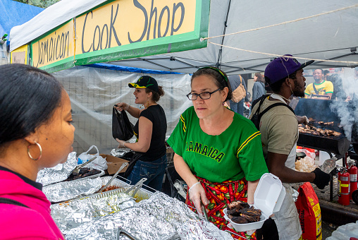 New York City, NY, USA, September 30, 2012, Women,  People, Visiting Local Food Festival,  Harlem, Street Scenes, Afro-American Community
