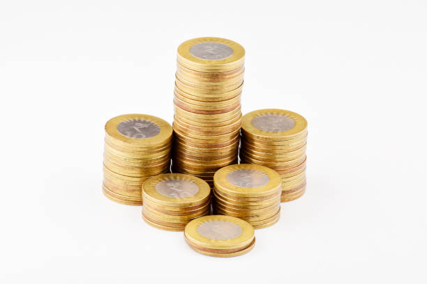 Indian currency notes of 500 denomination and 10 denomination coins