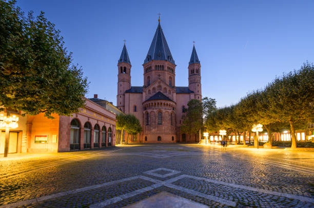 istock Evening View of the Mainz Cathedral, Germany 1637742228