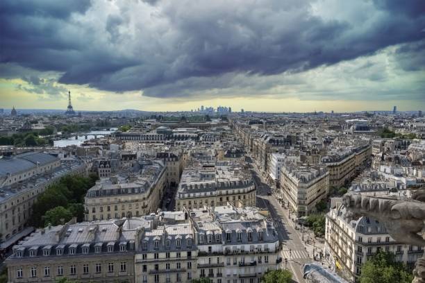 parigi, la conciergerie sull'ile de la cité - théâtre du châtelet foto e immagini stock