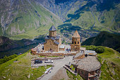zurgergeti-dreifaltigkeitskirche-in-kasbegi-georgien.jpg?b=1&s=170x170&k=20&c=qLz794TWf3kmIFeFCAIi-WQUE5tpJpv4x1AJLBZlCMs=