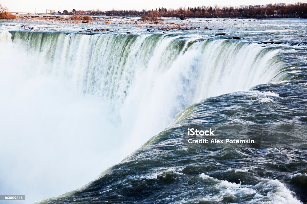 Las cataratas del Niágara en invierno - Foto de stock de Agua libre de derechos