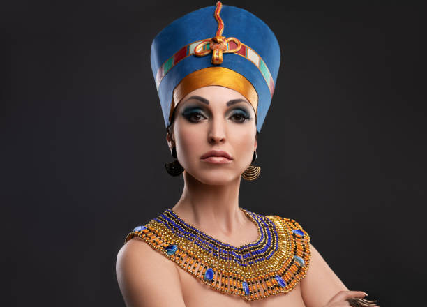 gros plan de la parfaite femme égyptienne cléopâtre - cleopatra pharaoh ancient egyptian culture women photos et images de collection