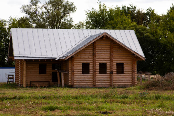 istock Wooden log house under construction 1638480442