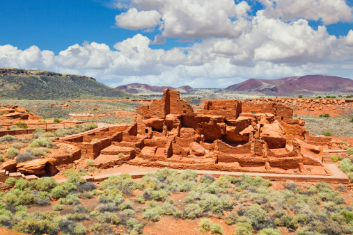 This is an Ancestral Puebloan great house and archaeological site in Chaco Culture National Historical Park, in New Mexico. Built in two major phases, beginning in AD 1076 and ending about AD1105. There are fourteen kivas at Pueblo del Arroyo, but no great kiva has been found at the site.