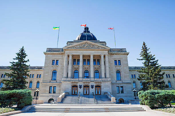 saskatchewan legislative building - saskatchewan stock-fotos und bilder