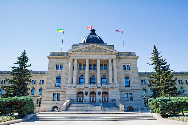 el edificio legislativo saskatchewan - saskatchewan fotografías e imágenes de stock