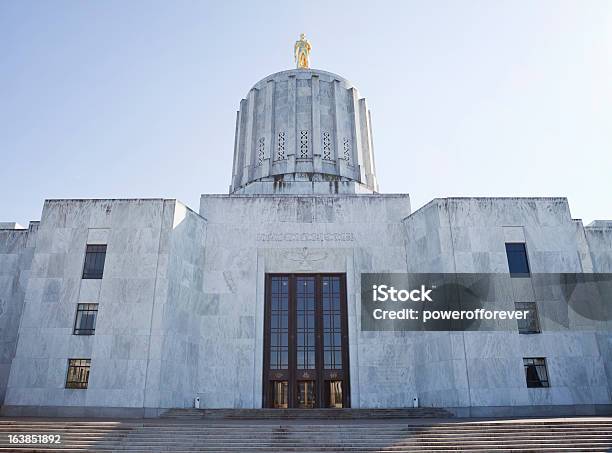 Edificio Del Capitolio Del Estado De Oregón Foto de stock y más banco de imágenes de Capitolio estatal de Oregón - Capitolio estatal de Oregón, Oregón - Estado de los EE. UU., Salem - Oregón