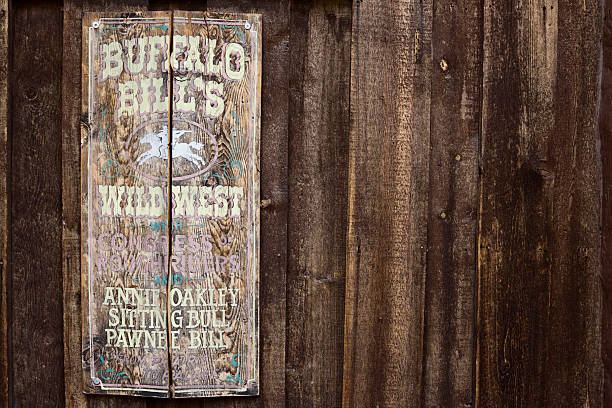 оригинальные 1893 буффало билла's дикий запад шоу знак - chief sitting bull стоковые фото и изображения