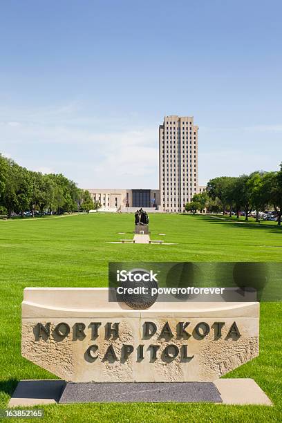 North Dakota State Capitol Building Stockfoto und mehr Bilder von Bismarck - Bismarck, Kapitol - Lokales Regierungsgebäude, North Dakota