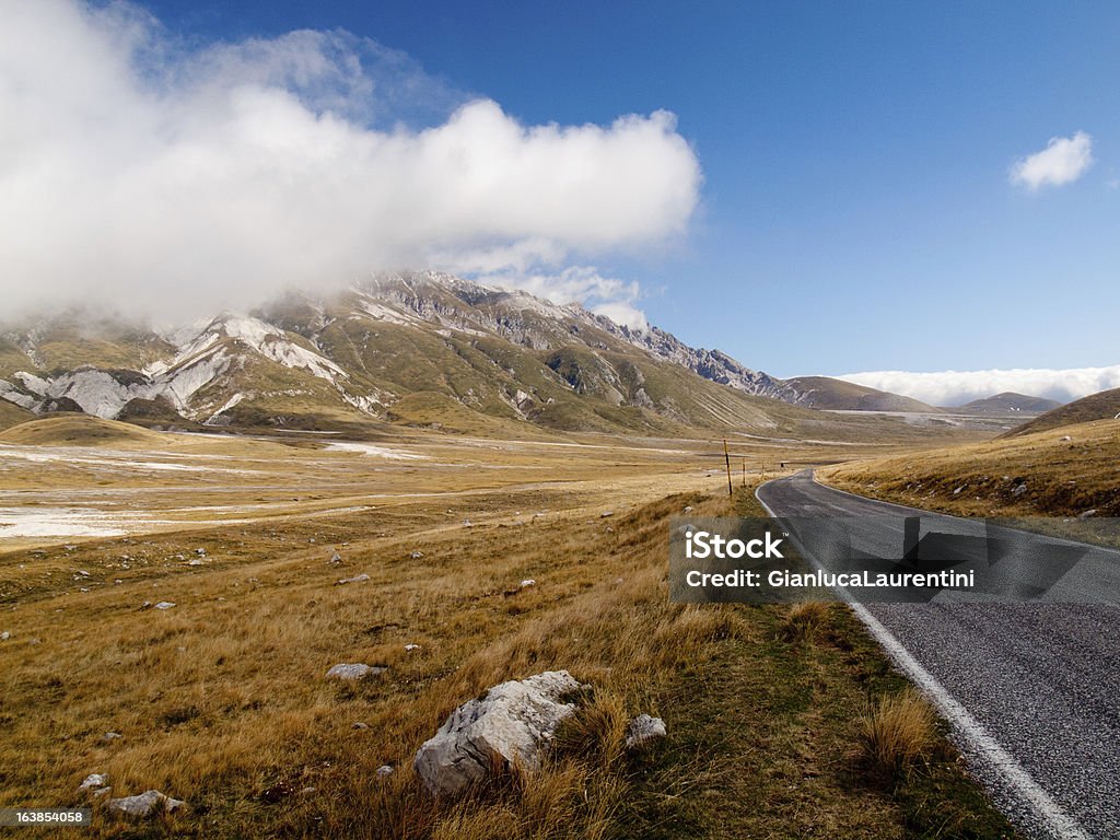 Кампо Imperatore (Джустиниано Императоре), Гран-Сассо д'Италия - Стоковые фото Campo Imperatore роялти-фри