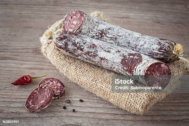 Esel Salami Stockfoto und mehr Bilder von Bildhintergrund - Bildhintergrund, Cayennepfeffer, Fleisch