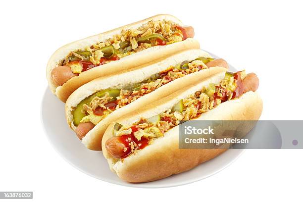 Hot Dog Su Piatto - Fotografie stock e altre immagini di Hot Dog - Hot Dog, Piatto - Stoviglie, Alimentazione non salutare