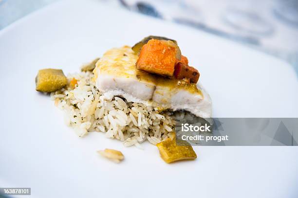 Salmão E De Arroz - Fotografias de stock e mais imagens de Alface - Alface, Alimentação Saudável, Almoço