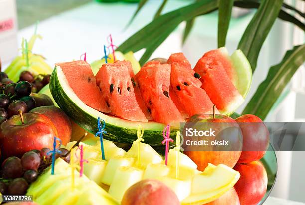 Owoce Na Lustro Stojak - zdjęcia stockowe i więcej obrazów Ananas - Ananas, Arbuz, Bliskie zbliżenie