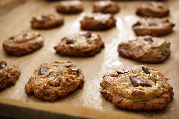 Flourless Manteiga de amendoim Lasca de Chocolate Cookies de Assadeira - fotografia de stock