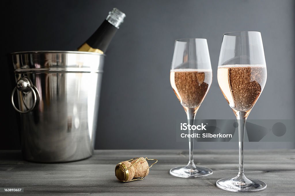 Dwie szklanki szampana z Rose/Pink - Zbiór zdjęć royalty-free (Szampan)
