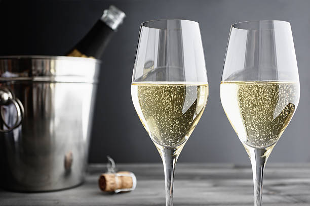 Dois copos de Champagner e frescura - fotografia de stock