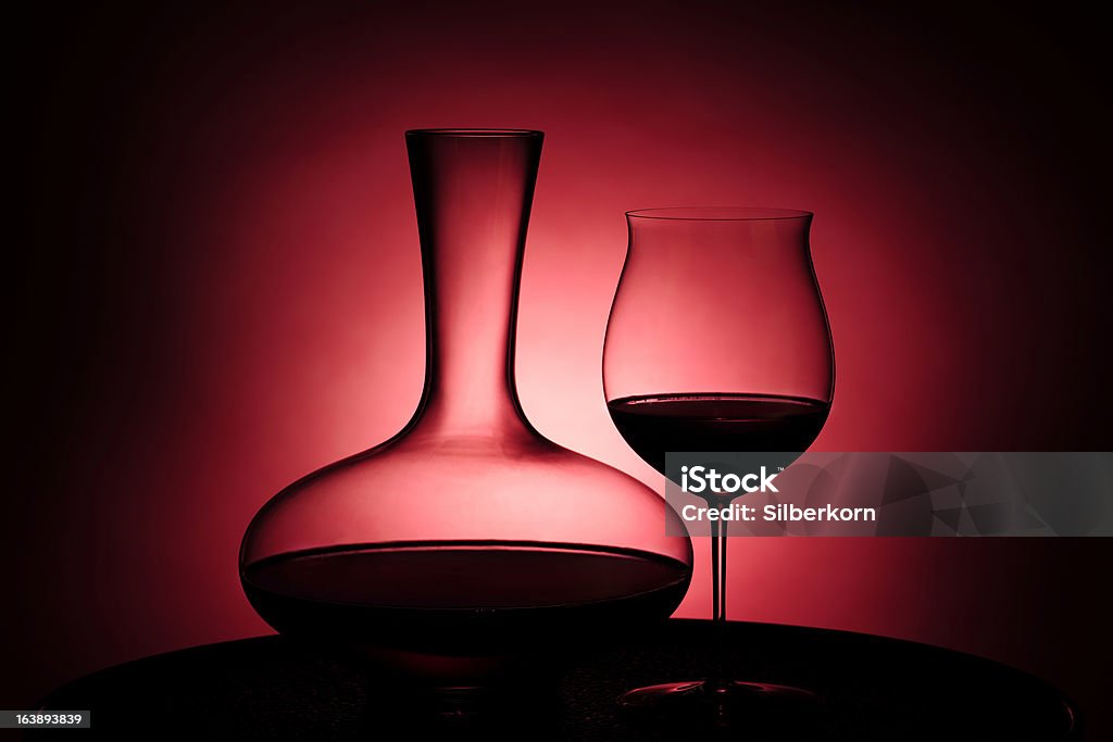 Rotwein im Glas und Decanter - Lizenzfrei Alkoholisches Getränk Stock-Foto