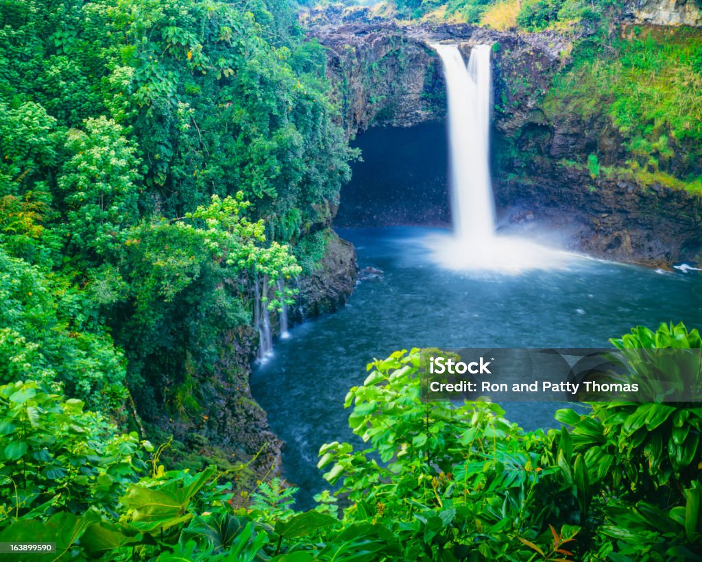 Rainbow falls, à Hawaï - Photo de Big Island - Îles Hawaï libre de droits