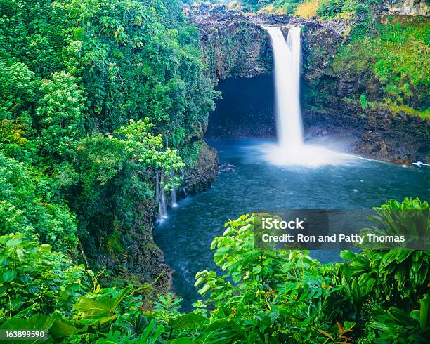 Wodospad Rainbow Falls Hawaje - zdjęcia stockowe i więcej obrazów Wielka Wyspa - Hawaje - Wielka Wyspa - Hawaje, Hawaje, Honolulu